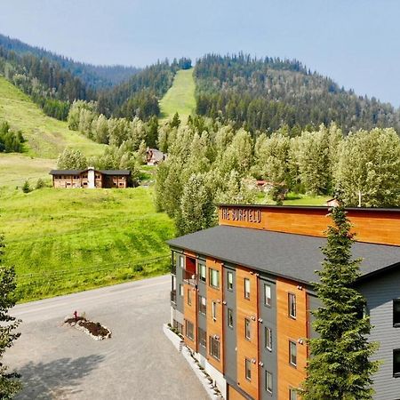 The Burfield Hotell Sun Peaks Exteriör bild