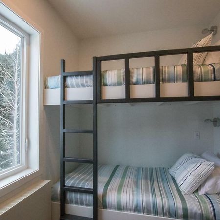 The Burfield Hotell Sun Peaks Exteriör bild