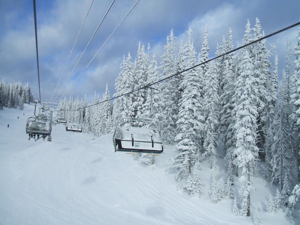 The Burfield Hotell Sun Peaks Exteriör bild