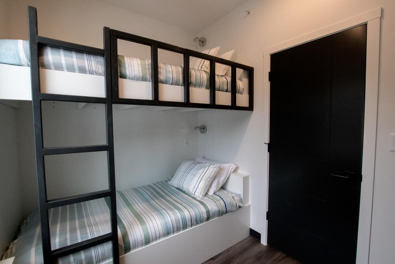 The Burfield Hotell Sun Peaks Exteriör bild