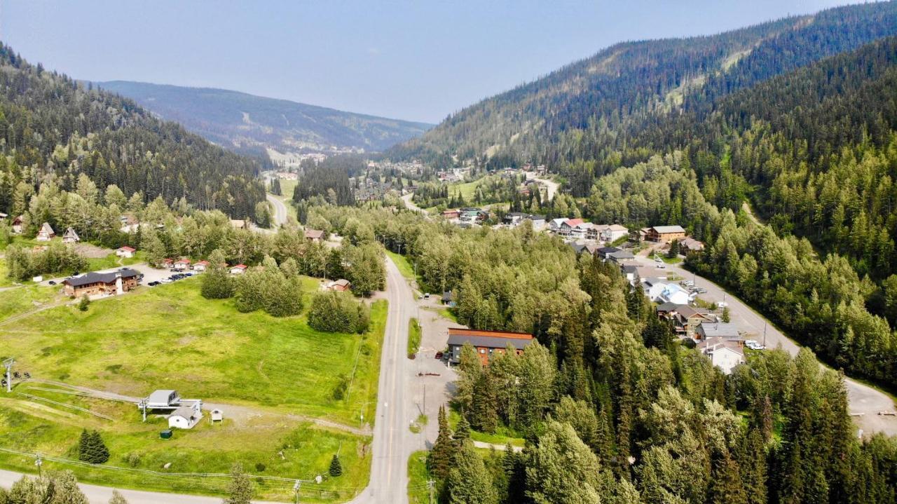 The Burfield Hotell Sun Peaks Exteriör bild