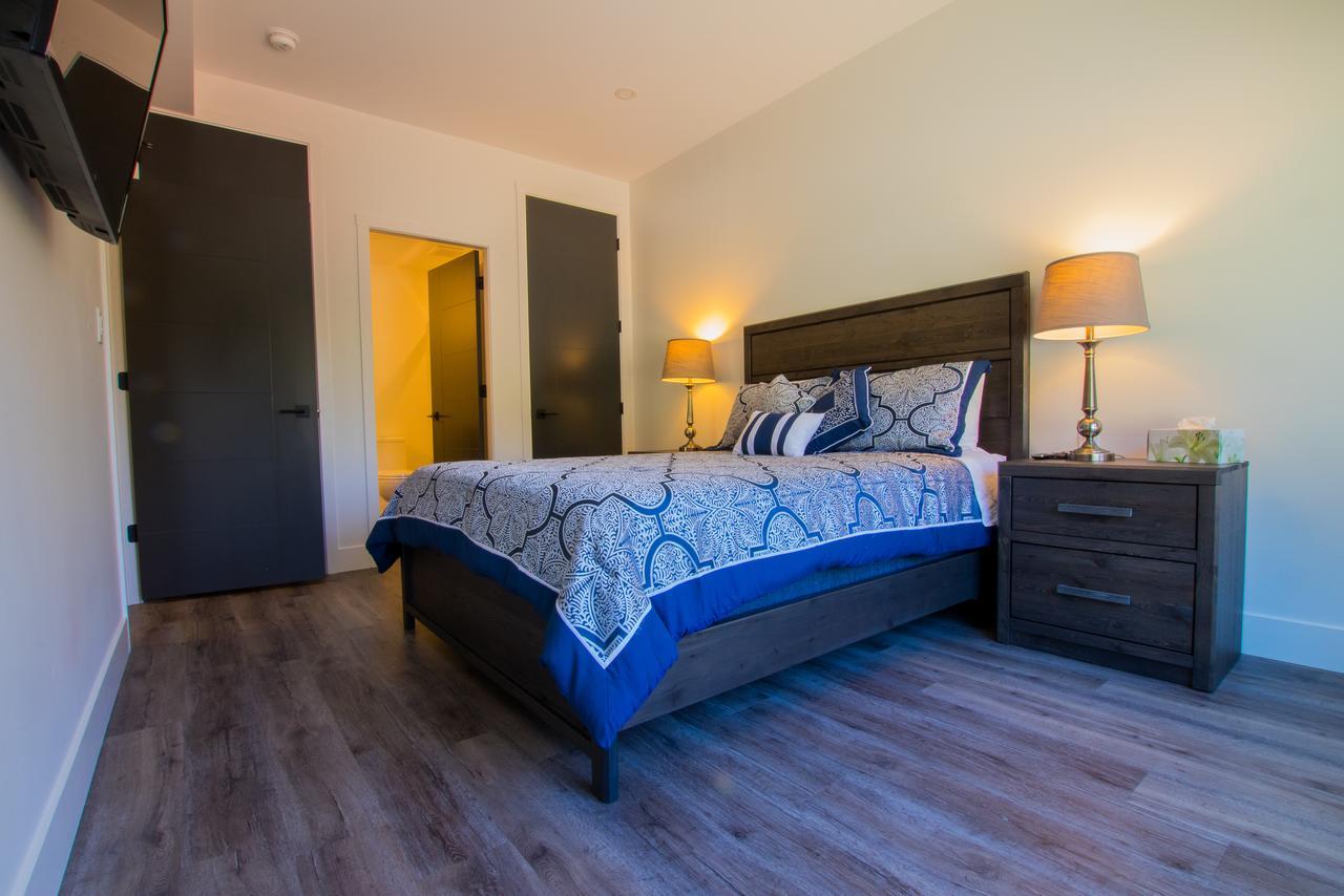 The Burfield Hotell Sun Peaks Exteriör bild