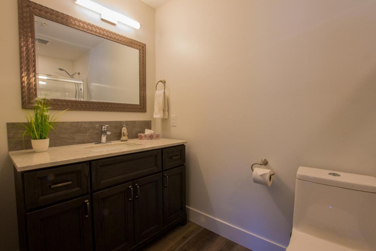 The Burfield Hotell Sun Peaks Exteriör bild