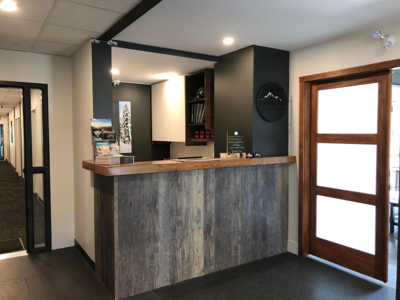 The Burfield Hotell Sun Peaks Exteriör bild