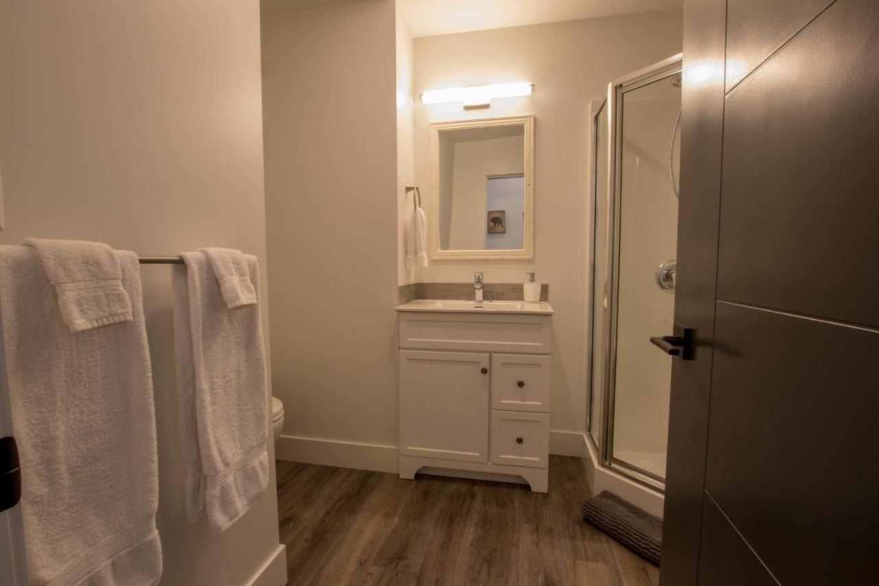 The Burfield Hotell Sun Peaks Exteriör bild