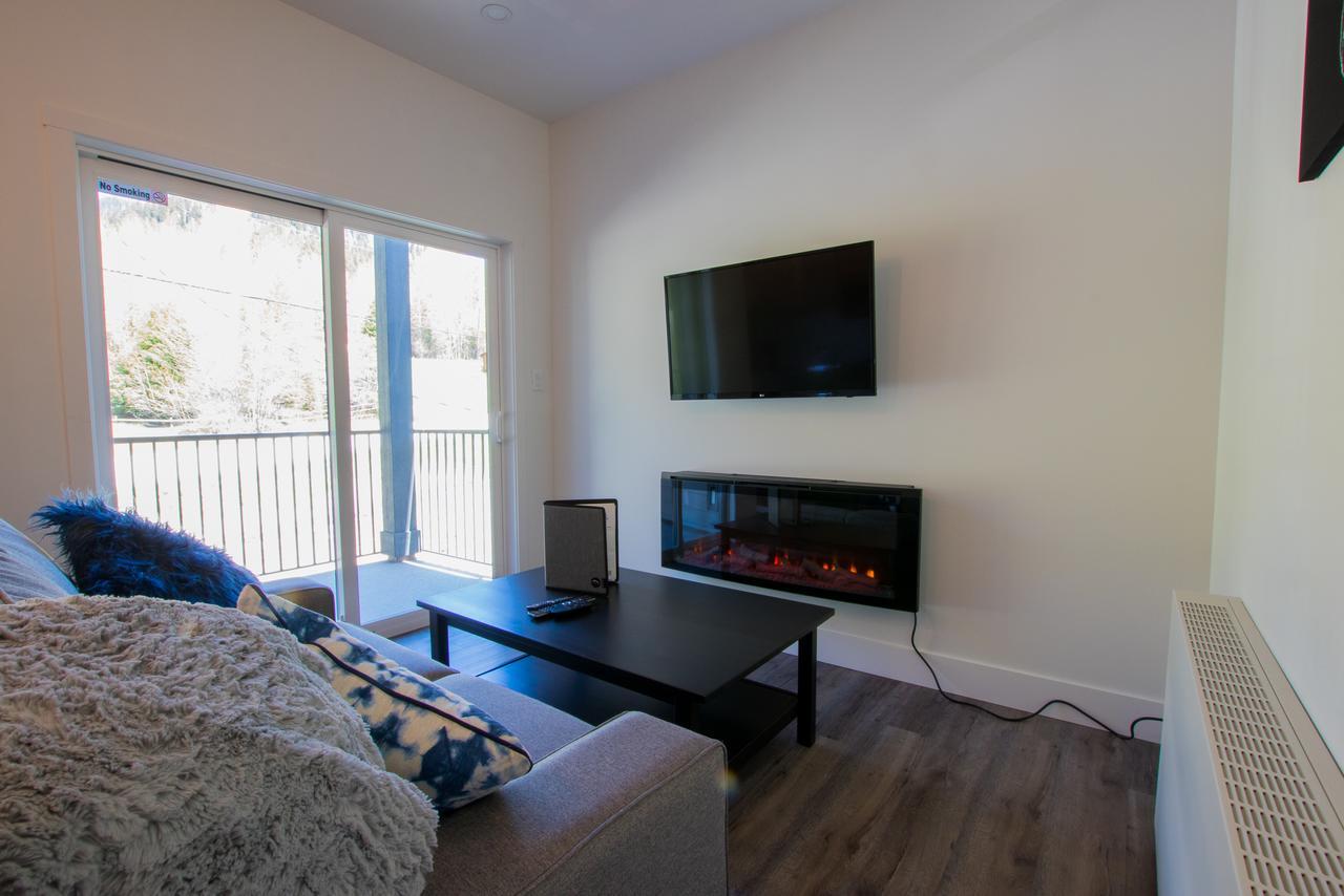 The Burfield Hotell Sun Peaks Exteriör bild