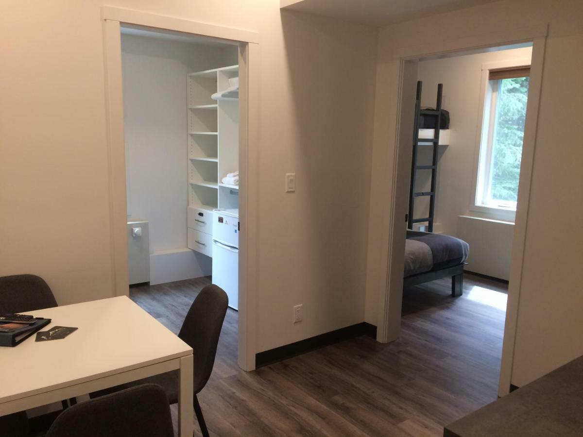The Burfield Hotell Sun Peaks Exteriör bild